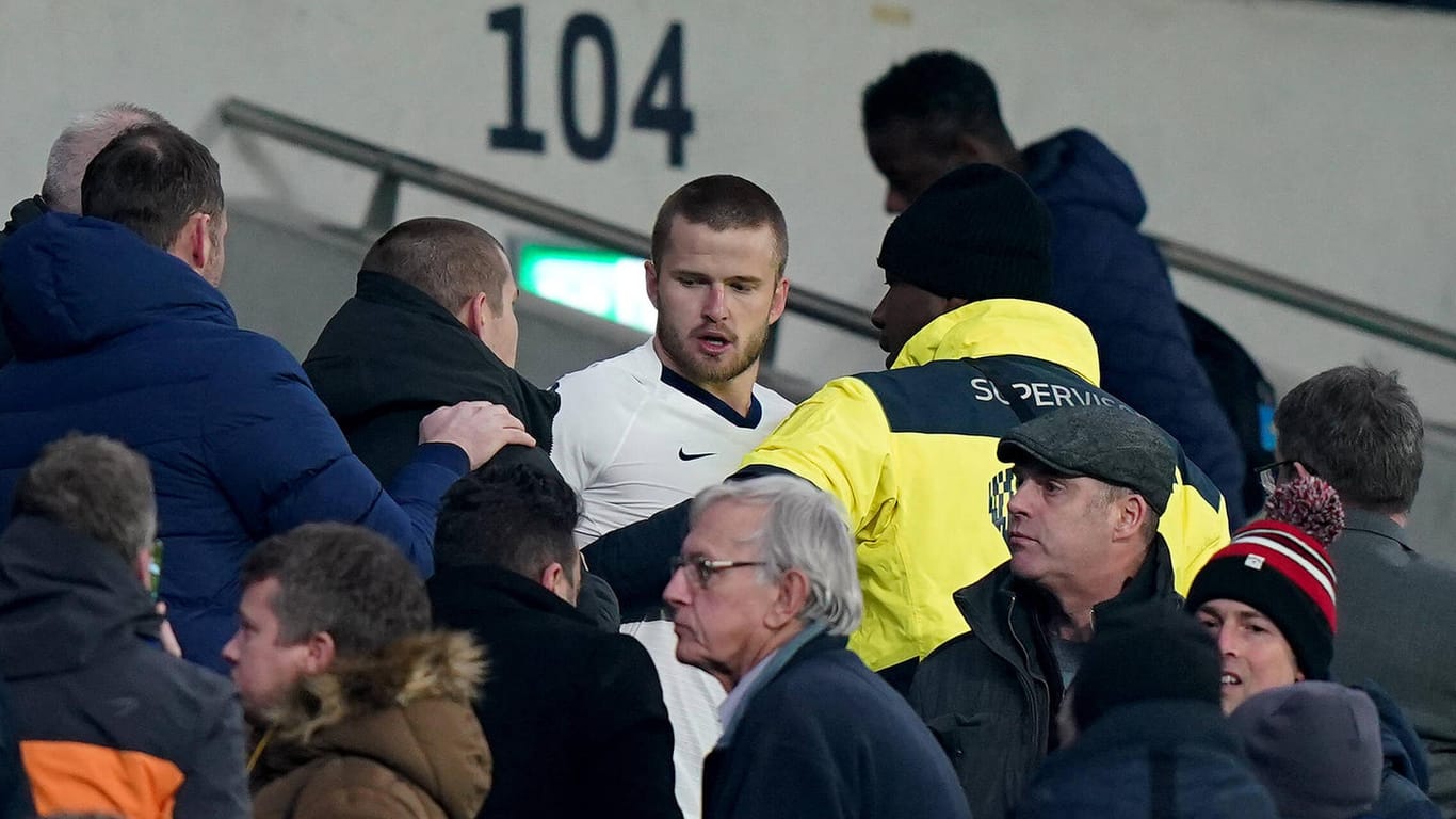 Eric Dier (in weiß): Der Tottenham-Profi mitten im Fanblock.
