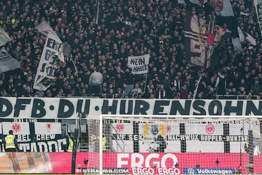 Auch beim DFB-Pokalspiel in Frankfurt zeigten die Fans ihren Protest.