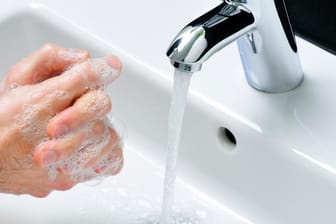 Händewaschen: Wer es regelmäßig und richtig tut, senkt seine Ansteckungsgefahr.
