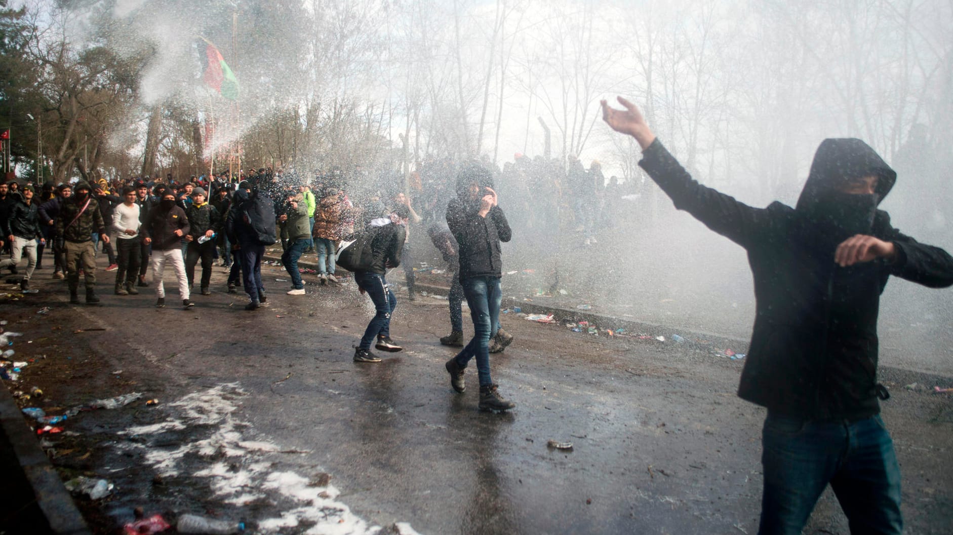 Migranten an der griechisch-türkischen Grenze: Die Situation ist angespannt, die Lebensbedingungen schlecht. Immer wieder kommt es zu Gewalt.