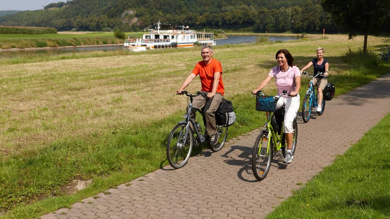 Fahrradfahren: Der Radweg entlang der Weser ist zum zweiten Mal in Folge die beliebteste deutsche Fernradroute.