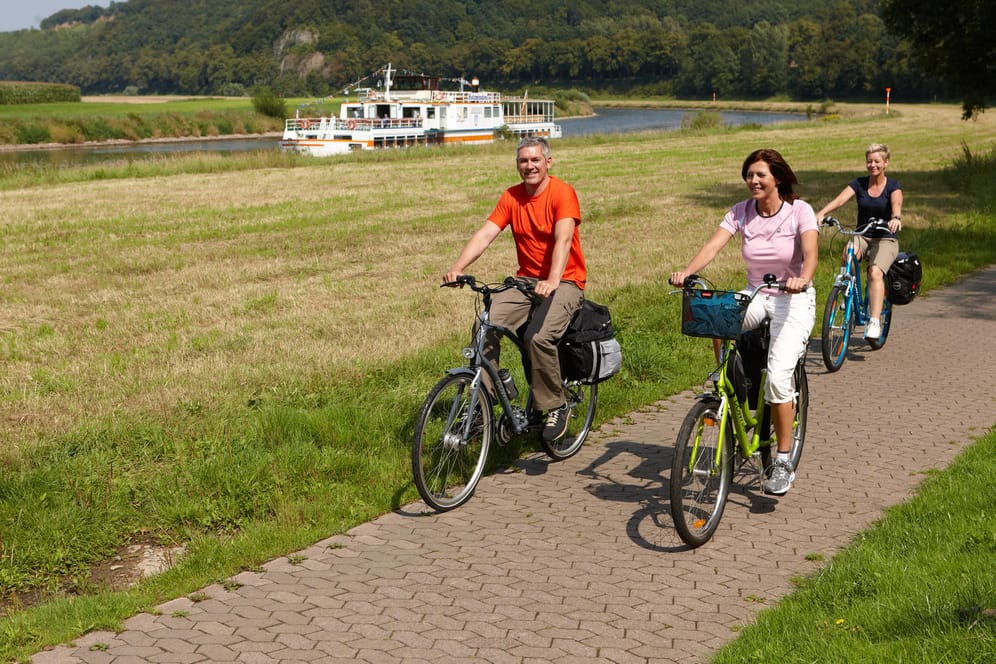 Fahrradfahren: Der Radweg entlang der Weser ist zum zweiten Mal in Folge die beliebteste deutsche Fernradroute.