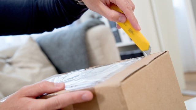 Nützliches und Nippes aus China im Direktversand wird teurer - oder von den Händlern wegen der höheren Versandgebühren gar nicht mehr angeboten. Nützliches und Nippes aus China im Direktversand wird teurer - oder von den Händlern wegen der höheren Versandgebühren gar nicht mehr angeboten.