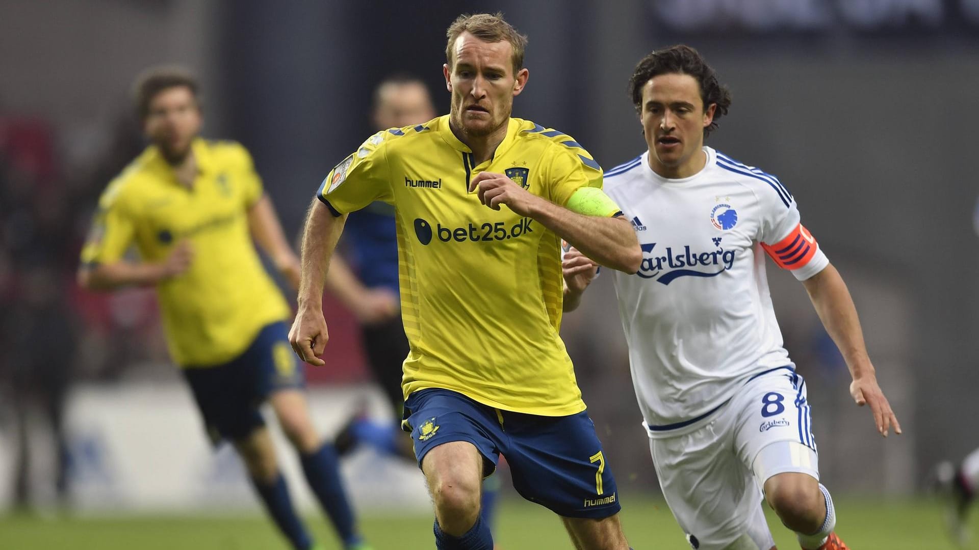 Thomas Kahlenberg (l.) im April 2016 im Trikot von Bröndby IF.