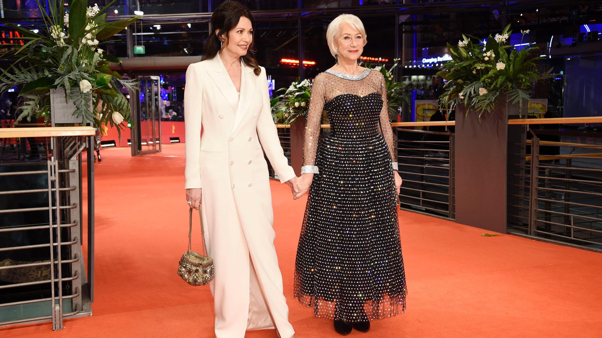 Iris Berben und Helen Mirren: Beide waren bei der Verleihung des Goldenen Ehrenbären auf der Berlinale dabei.