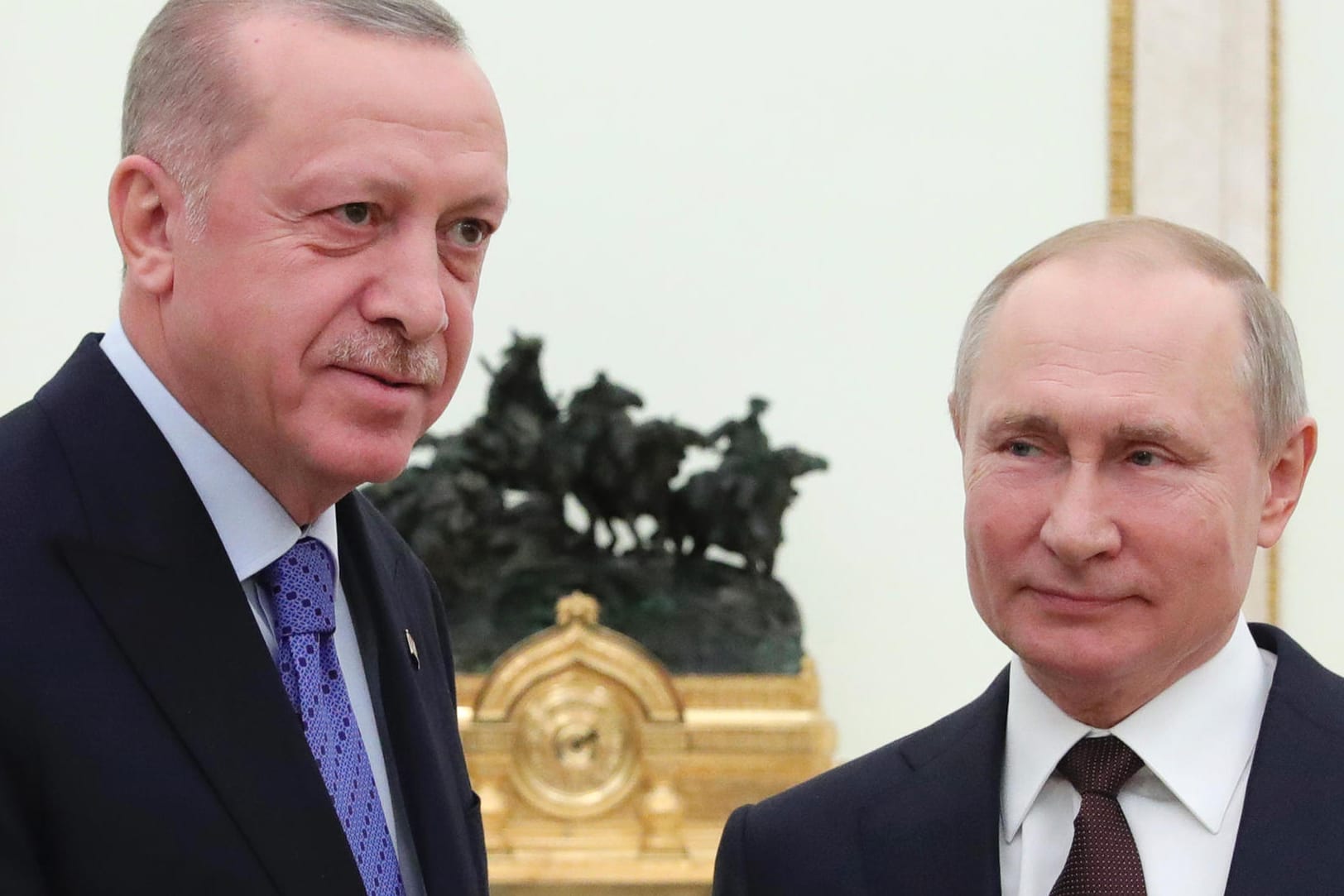 Recep Tayyip Erdogan und Wladimir Putin: Die beiden Politiker haben sich bei einem Treffen in Moskau auf eine weitere Waffenruhe für das syrische Idlib geeinigt.