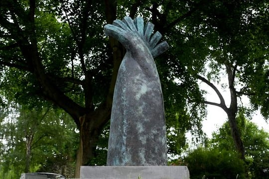 Denkmal für den ermordeten Burak B: Der junge Mann wurde auf einer Straße in Berlin-Neukölln erschossen.