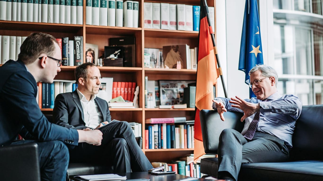 Außenpolitiker Norbert Röttgen im Gespräch mit den t-online.de-Redakteuren Tim Kummert und Florian Harms.