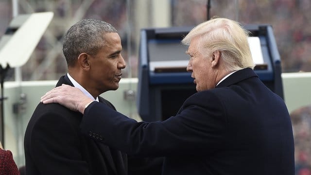 US-Präsident Trump und sein Amtsvorgänger Barack Obama begrüßen sich 2017 zu Trumps Amtseinführung im Kapitol. US-Präsident Trump und sein Amtsvorgänger Barack Obama begrüßen sich 2017 zu Trumps Amtseinführung im Kapitol.