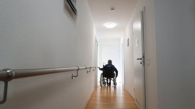 Die Pflegekasse zahlt während des Klinikaufenthalts kein Pflegegeld für Angehörige.