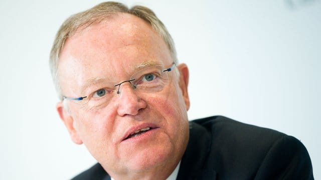 "Beim Thema Wasserstoff zum Beispiel geht wesentlich mehr, das geht mir schlichtweg zu langsam voran", sagt Weil. "Beim Thema Wasserstoff zum Beispiel geht wesentlich mehr, das geht mir schlichtweg zu langsam voran", sagt Weil.