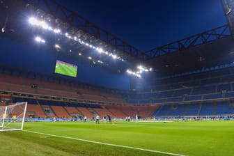 Ein leeres San Siro: So werden die Heimspiele von Inter und AC Mailand vorerst aussehen.