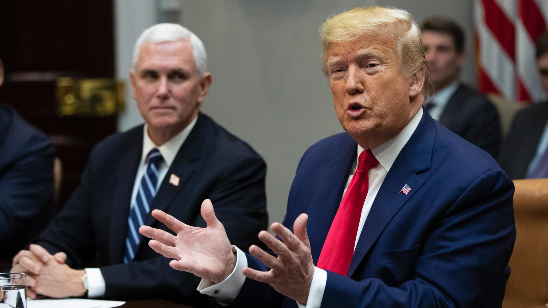 US-Präsident Donald Trump und Vize-Präsident Mike Pence im Weißen Haus: Trump ermutigt US-Bürger mit dem Coronavirus, aber keinen Symptomen, zur Arbeit zu gehen.