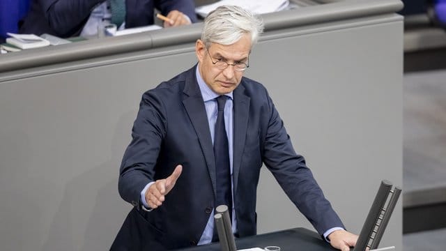 CDU-Innenpolitiker Mathias Middelberg: "Wir haben im Koalitionsvertrag vereinbart, dass wir Zuwanderung steuern wollen. CDU-Innenpolitiker Mathias Middelberg: "Wir haben im Koalitionsvertrag vereinbart, dass wir Zuwanderung steuern wollen.