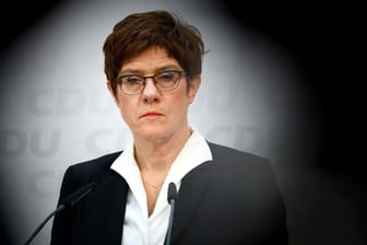Die Noch-CDU-Chefin Annegret Kramp-Karrenbauer: Die Union sackt in einer Sonntagsfrage weiter ab.