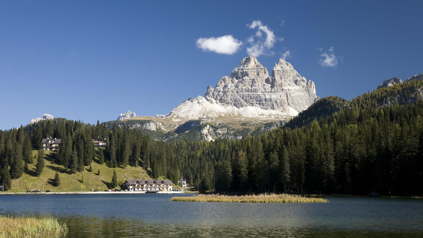Misurinasee mit den drei Zinnen: Die Dolomiten sind ein beliebtes Reiseziel für deutsche Touristen.