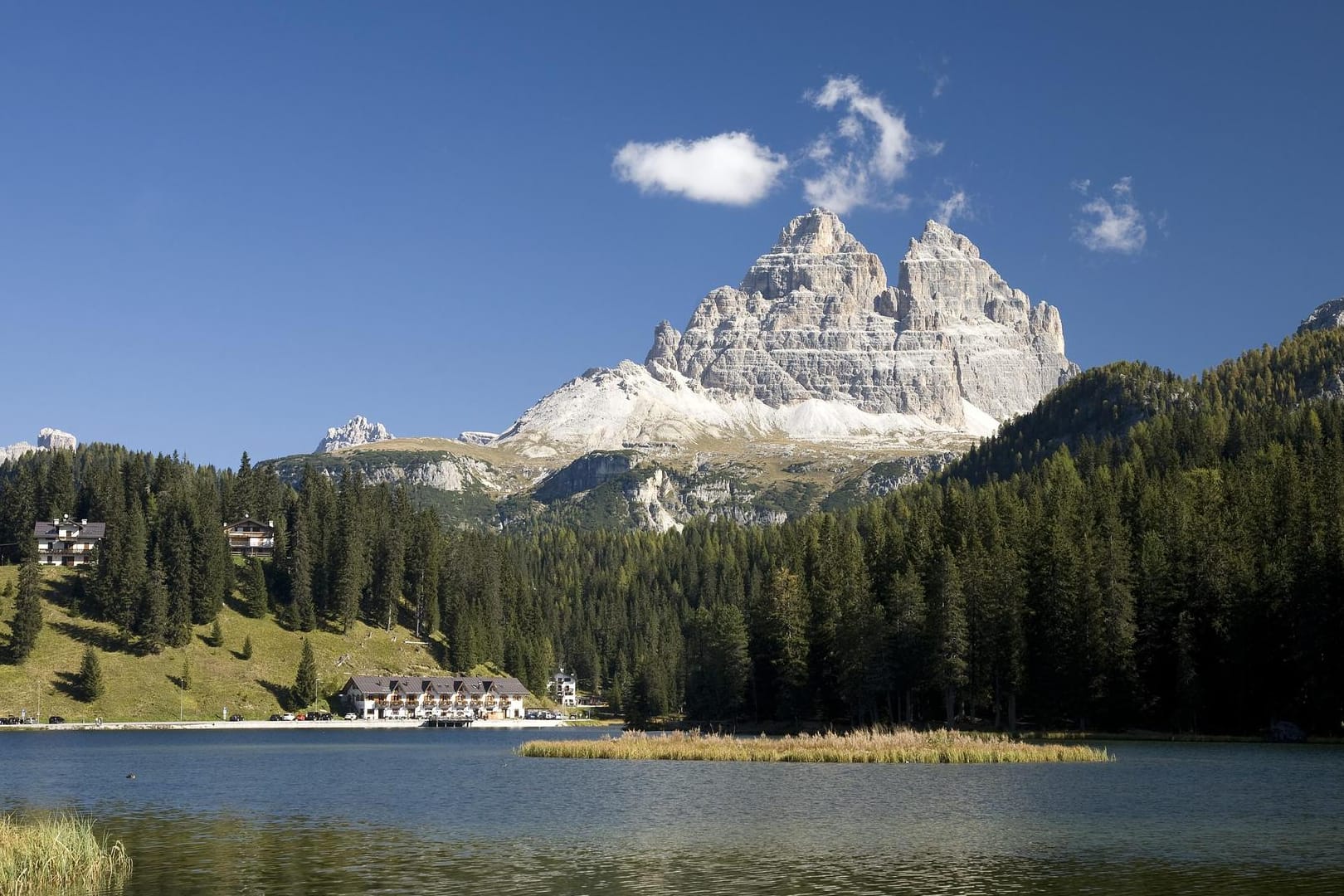 Misurinasee mit den drei Zinnen: Die Dolomiten sind ein beliebtes Reiseziel für deutsche Touristen.