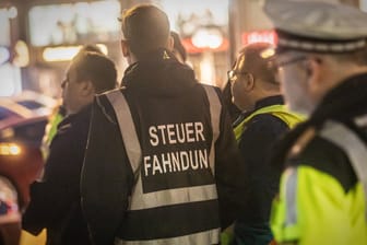 Großkontrolle von Polizei und Steuerfahndung in Stuttgart (Symbolbild): Ausbeuterische Arbeitsverhältnisse waren Thema einer Fachtagung in Duisburg.