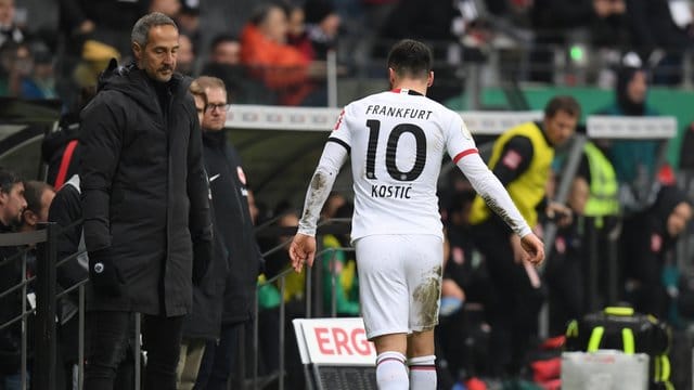 Muss nach seiner Roten Karte gegen Bremen im Pokal länger aussetzen: Frankfurts Filip Kostic. Muss nach seiner Roten Karte gegen Bremen im Pokal länger aussetzen: Frankfurts Filip Kostic.