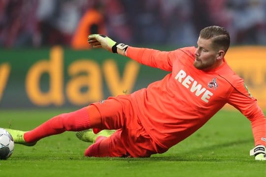 Torwart Timo Horn kann im Auswärtsspiel beim SC Paderborn wieder für den 1.