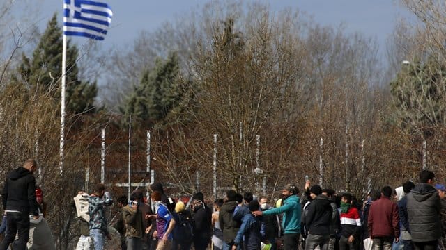 Blick von der türkischen Seite auf den Grenzzaun zu Griechenland. Blick von der türkischen Seite auf den Grenzzaun zu Griechenland.