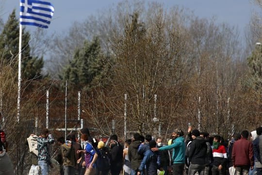 Blick von der türkischen Seite auf den Grenzzaun zu Griechenland.