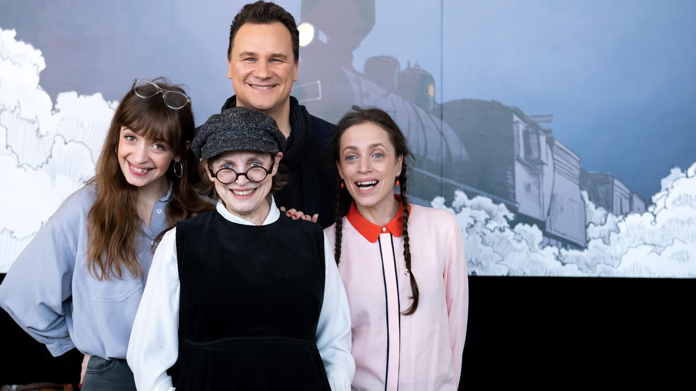 Nellie Thalbach, Katharina Thalbach, Anna Thalbach und Guido Maria Kretschmer: Sie präsentieren ihr neues Theaterstück "Mord im Orientexpress".