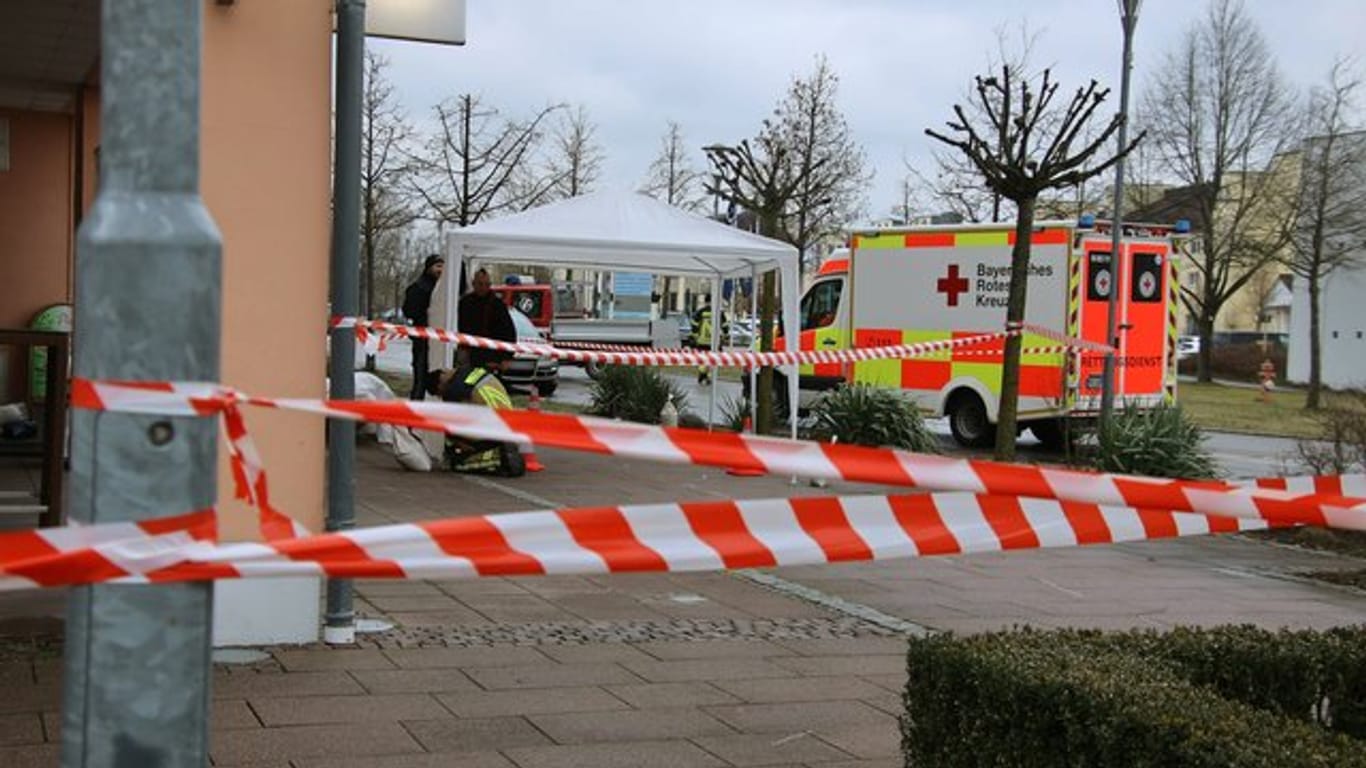 Ein Rettungswagen am Tatort in Neustadt an der Donau.