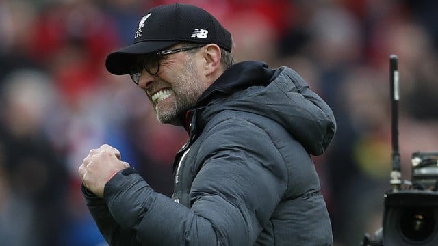 Jürgen Klopp feiert den Sieg.