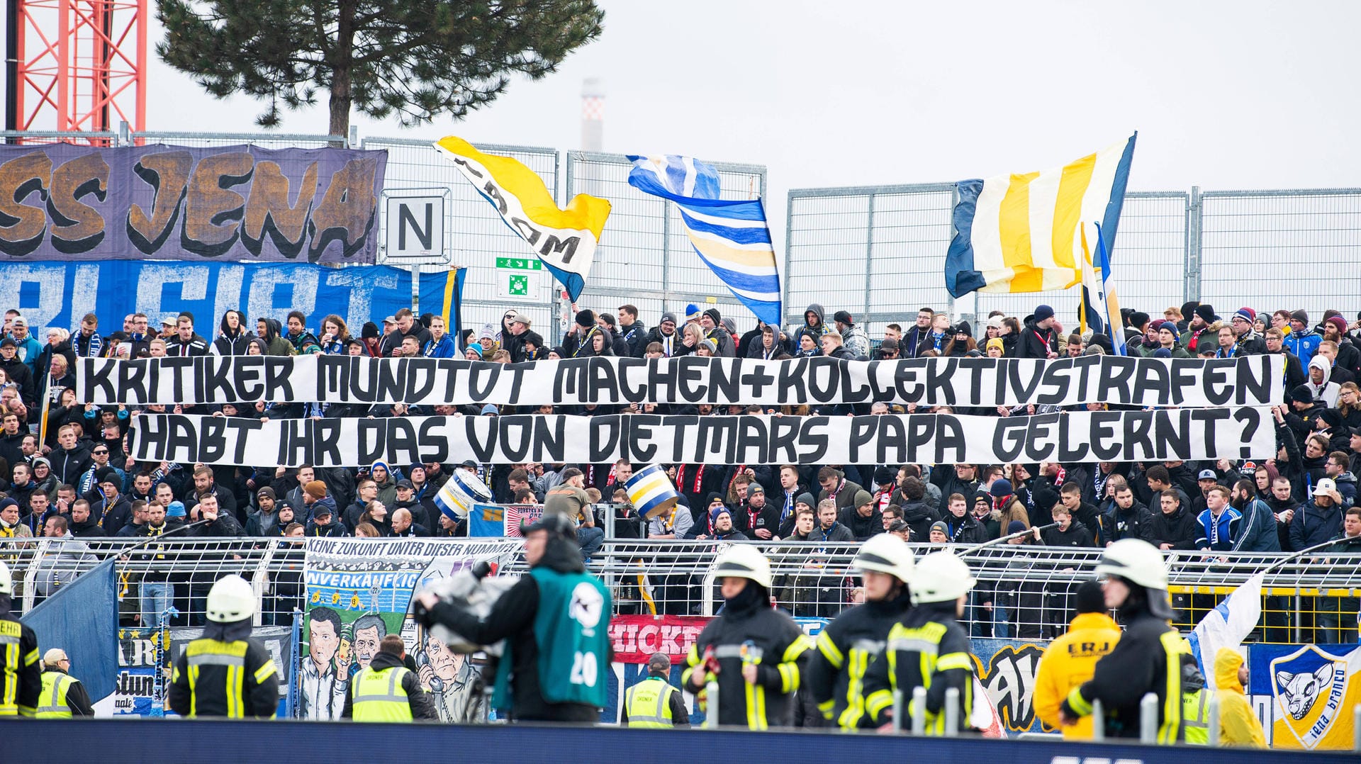 Sorgten fast für den Spielabbruch: Die Fans vom FC Carl Zeiss Jena.