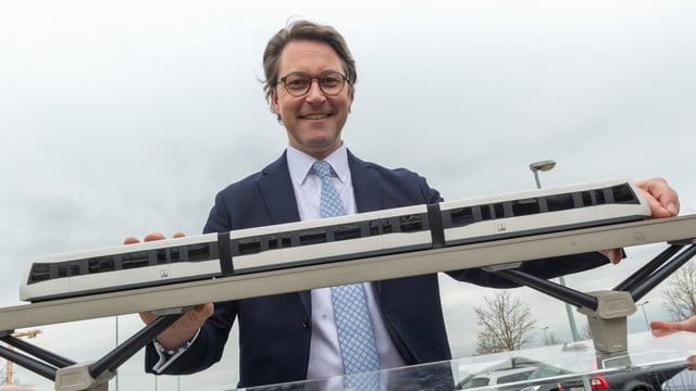 Bundesverkehrsminister Andreas Scheuer will ein "Deutsches Zentrum Mobilität der Zukunft" in München ansiedeln. Bundesverkehrsminister Andreas Scheuer will ein "Deutsches Zentrum Mobilität der Zukunft" in München ansiedeln.