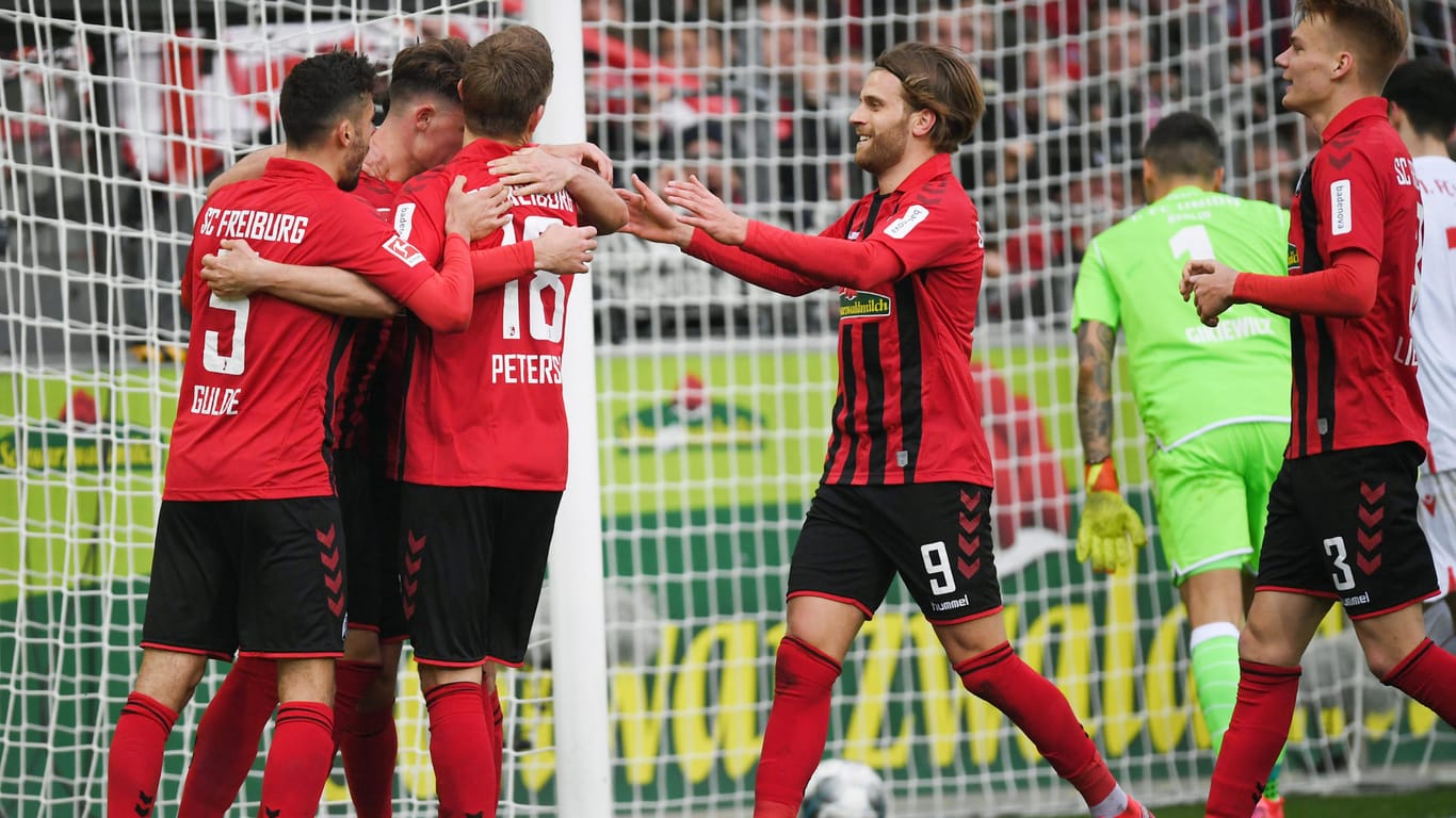 Freiburgs Spieler können sich freuen: Der Sportclub besiegte Union Berlin zuhause mit 3:1.