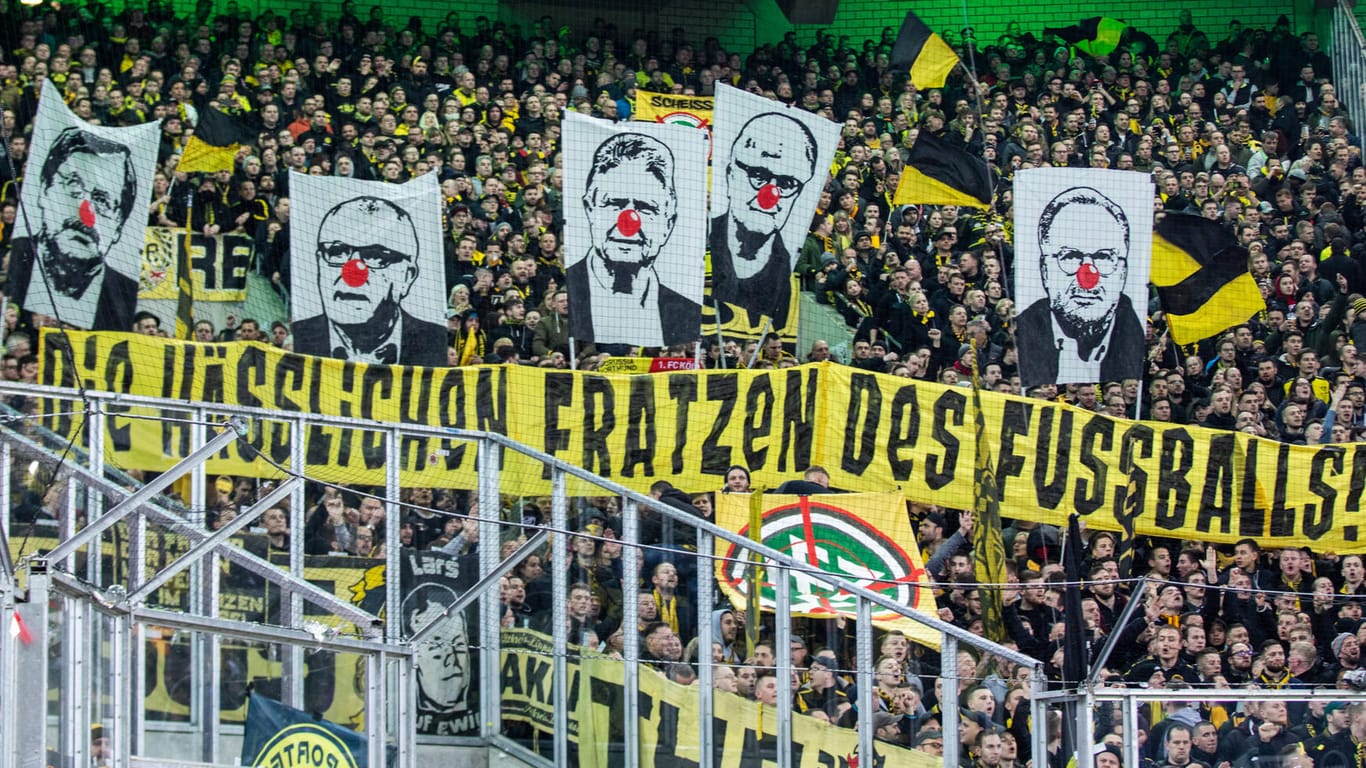 BVB-Zuschauer in Gladbach: Fans kritisieren die "hässliche Fratze des Fußballs"