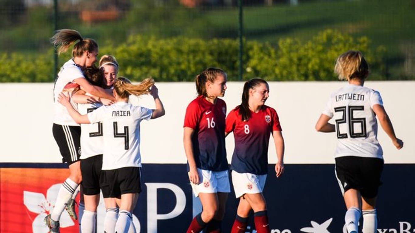 Nach dem Halbfinalsieg gegen Norwegen stehen Deutschlands Fußball-Frauen im Finale des Algarve-Cups.