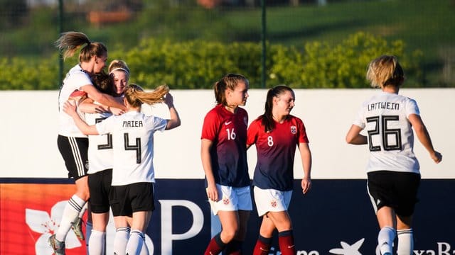 Nach dem Halbfinalsieg gegen Norwegen stehen Deutschlands Fußball-Frauen im Finale des Algarve-Cups. Nach dem Halbfinalsieg gegen Norwegen stehen Deutschlands Fußball-Frauen im Finale des Algarve-Cups.