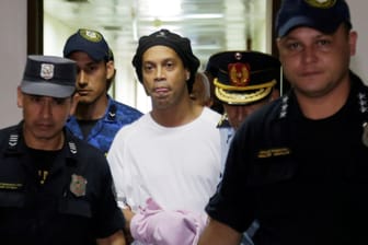 Muss vorerst hinter Gittern bleiben: Ex-Weltstar Ronaldinho.