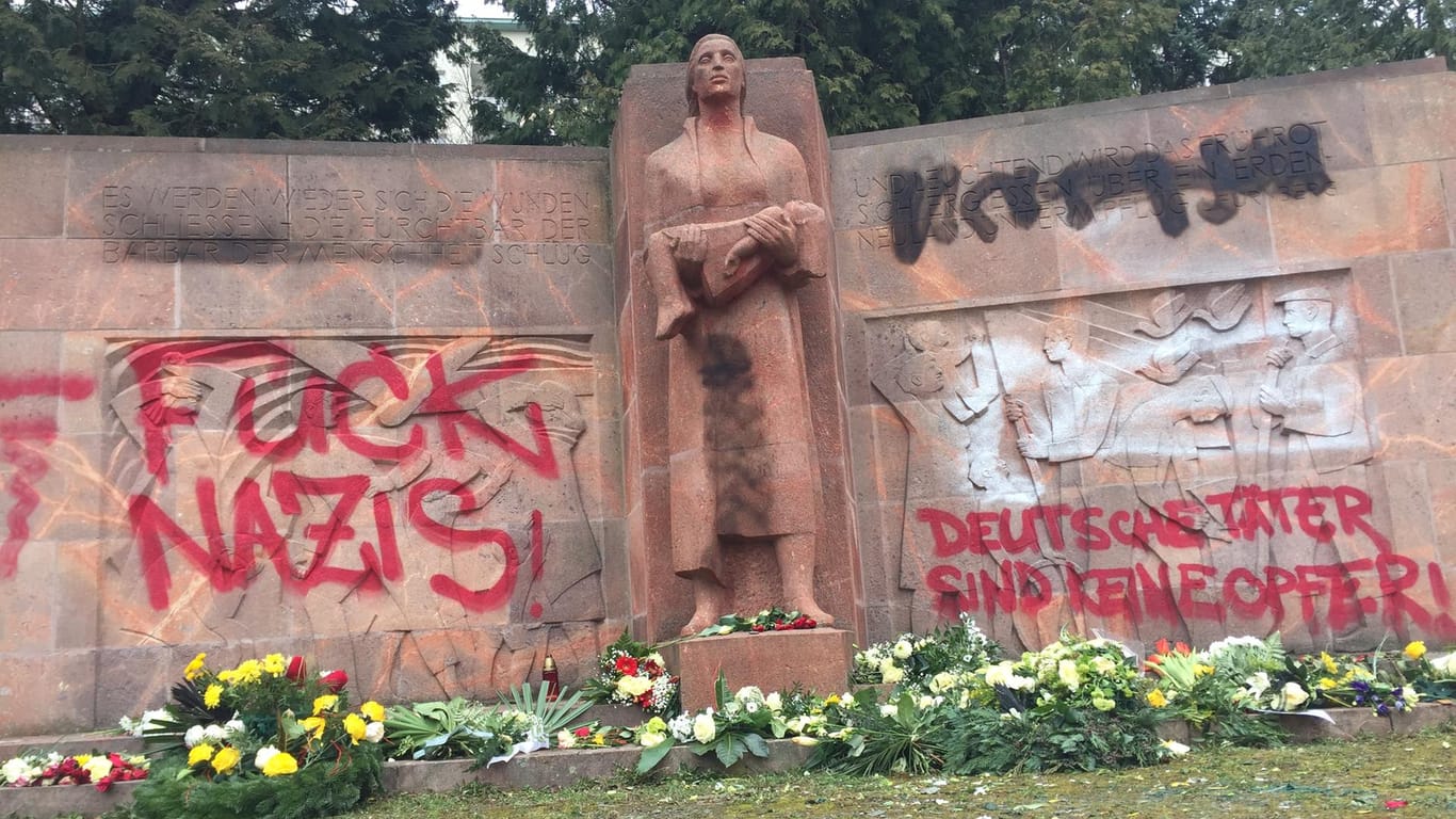 Gedenkstätte für die Opfer der Bombardierung der Stadt zum Ende des Zweiten Weltkriegs in Chemnitz: Der Sachschaden wird auf rund 1.000 Euro geschätzt.