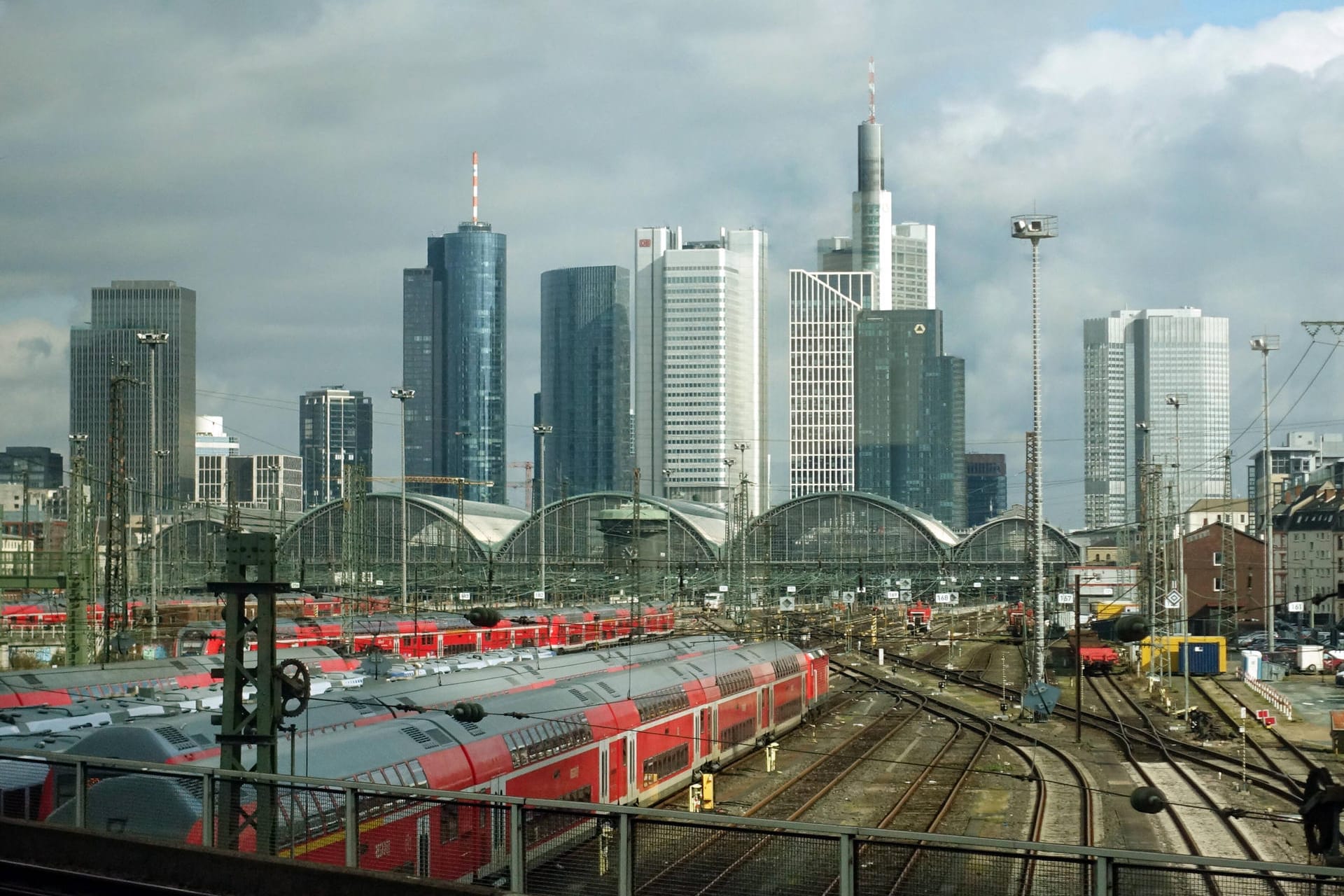 Frankfurt Hauptbahnhof: Die Gesamtzahl der Delikte an deutschen Bahnhöfen ist gestiegen.