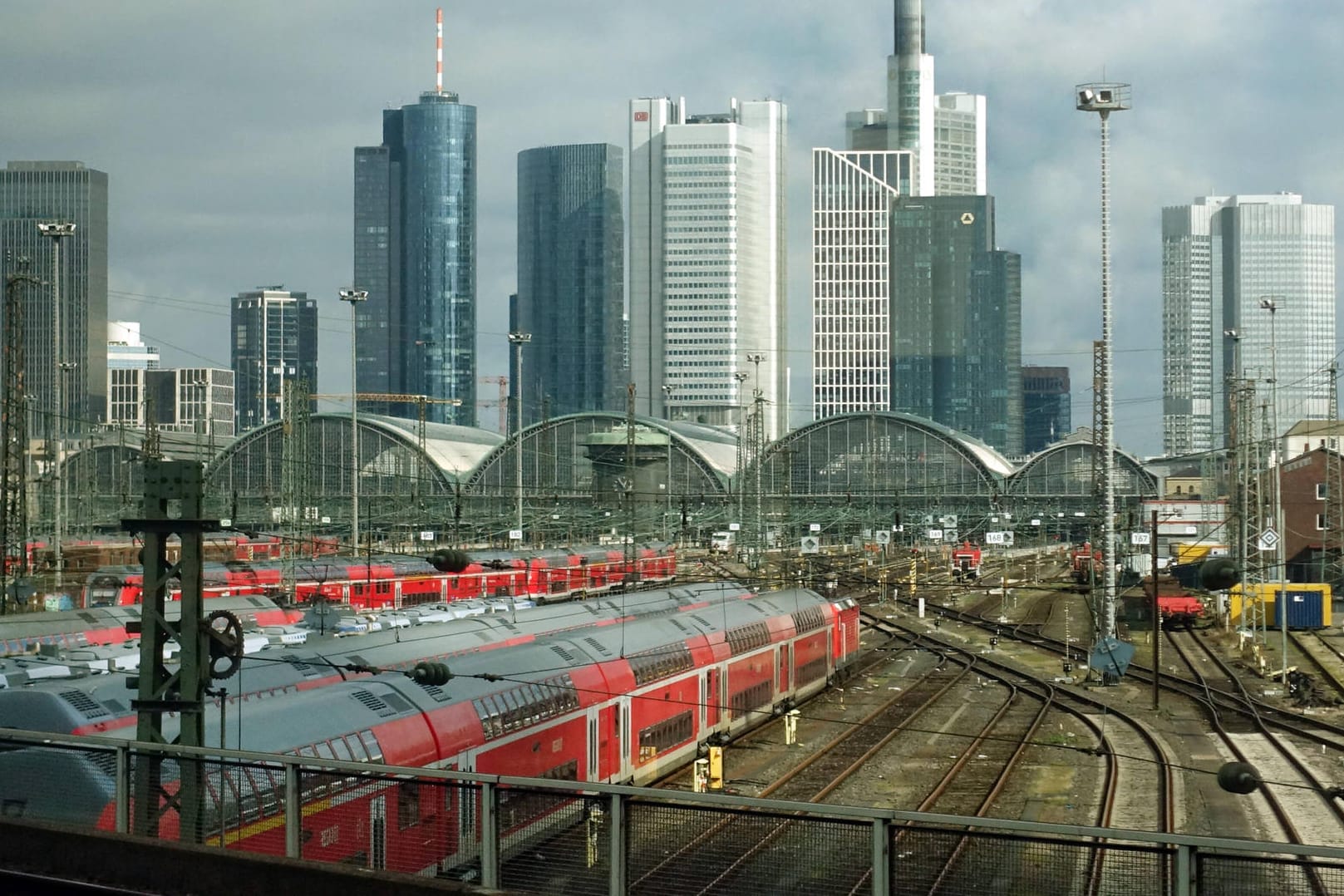 Frankfurt Hauptbahnhof: Die Gesamtzahl der Delikte an deutschen Bahnhöfen ist gestiegen.