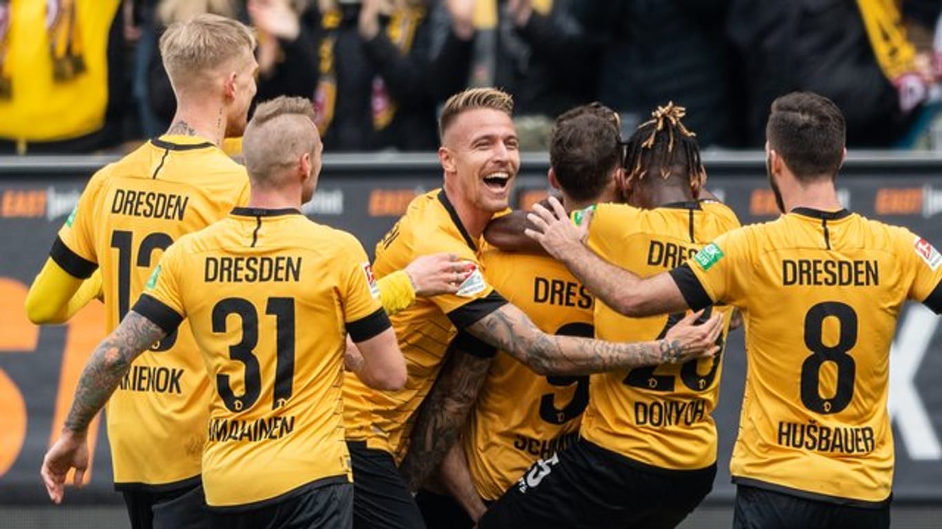 Dynamo Dresden setzte sich gegen den FC Erzgebirge Aue durch.