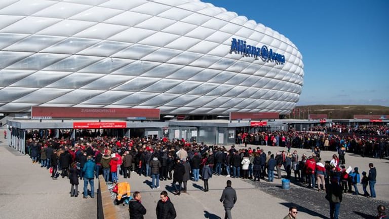 Auch dem FC Bayern München drohen wegen des Coronavirus Spiele ohne Zuschauer.
