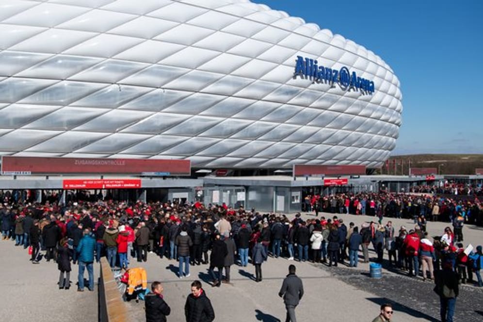 Auch dem FC Bayern München drohen wegen des Coronavirus Spiele ohne Zuschauer.