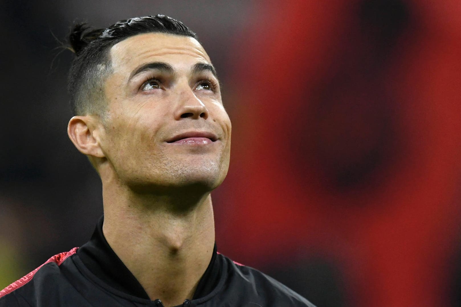 Cristiano Ronaldo: Der portugiesische Superstar hat sich einen Spaß aus den fehlenden Fans gemacht.