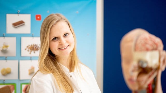 Denise Jung lernt in ihrer Ausbildung als Diätassistentin den Menschen und seine Ernährung ganzheitlich zu betrachten.