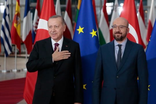 EU-Ratschef Charles Michel epmfängt den türkischen Präsidenten Recep Tayyip Erdogan in Brüssel.