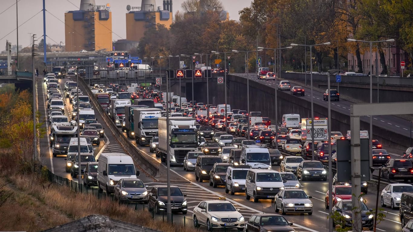 Stau auf der Stadtautobahn A100: Eine Studie hat ergeben, dass die staureichsten Straßenabschnitte Deutschlands in der Hauptstadt liegen.