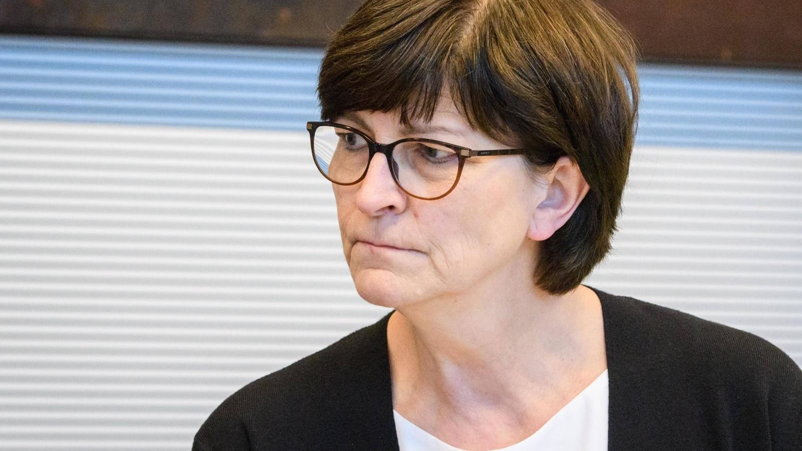 Saskia Esken ist froh über die Einigung des Koalitionsausschusses. Sie hat ihr allerdings zu lange gedauert. Saskia Esken ist froh über die Einigung des Koalitionsausschusses. Sie hat ihr allerdings zu lange gedauert.