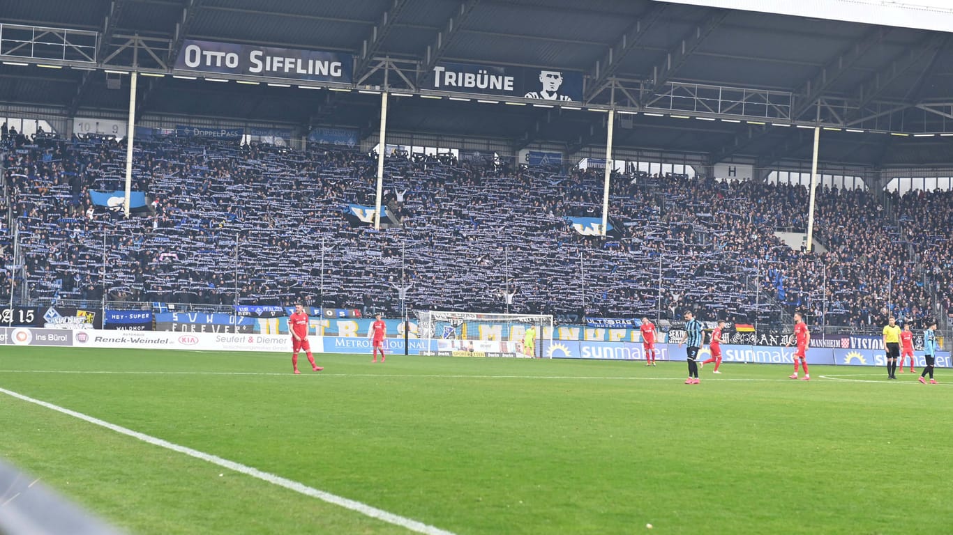 Das Stadion von Waldhof Mannheim: Der Traditionsklub ist für Geisterspiele abgesichert, das gilt aber nicht für jeden Drittligisten.