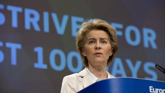 Ursula von der Leyen, Präsidentin der Europäischen Kommission, spricht während einer Medienkonferenz zu ihren ersten 100 Tagen im Amt. Ursula von der Leyen, Präsidentin der Europäischen Kommission, spricht während einer Medienkonferenz zu ihren ersten 100 Tagen im Amt.