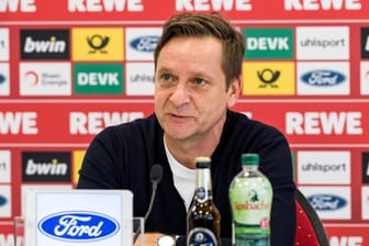 Horst Heldt: Der Geschäftsführer des 1. FC Köln kritisiert den Umgang mit dem Coronavirus.